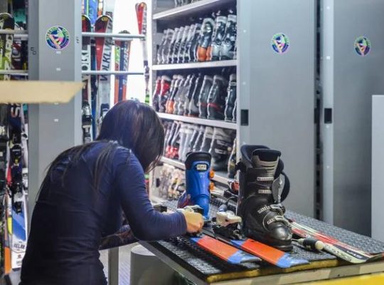 Ski Rental Shop Guide: Renting Equipment Made Easy